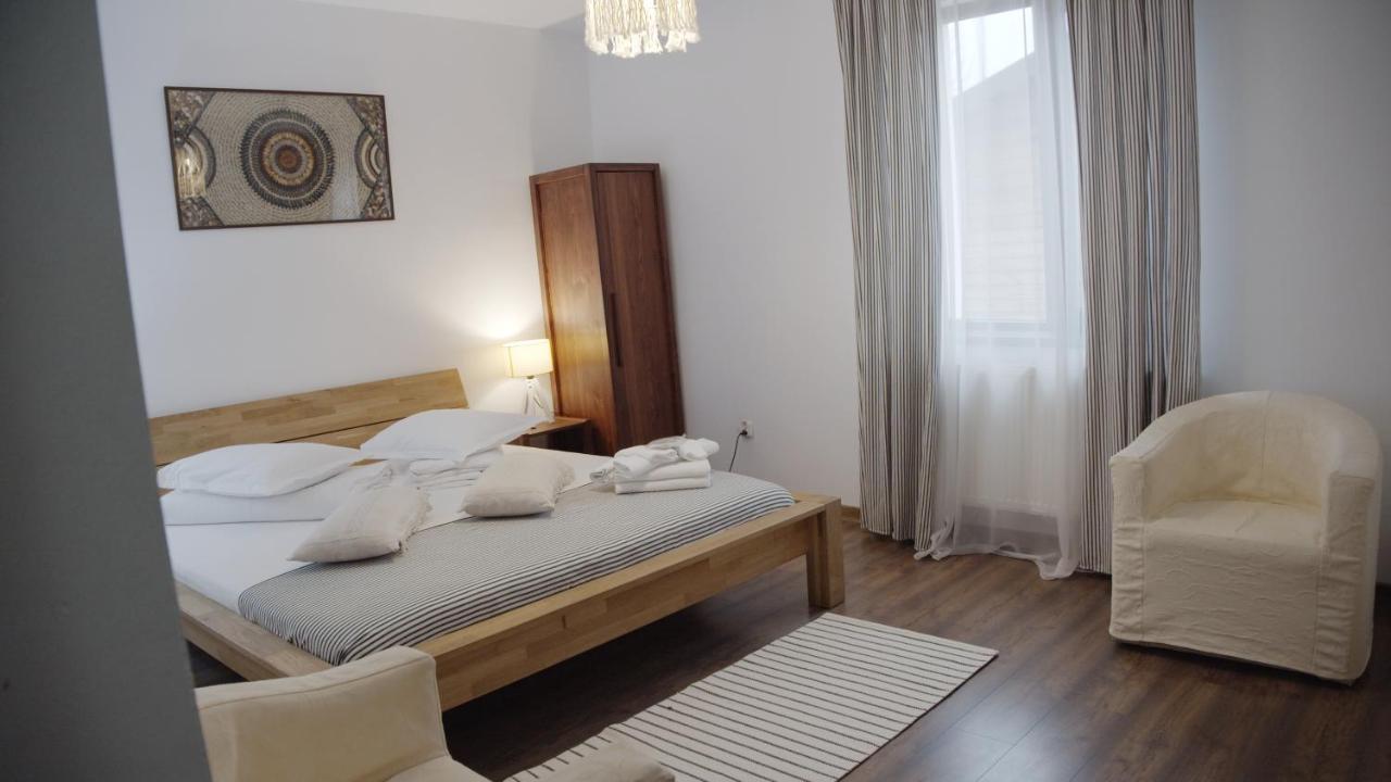 Hotel Casa Colinelor Urlati Esterno foto
