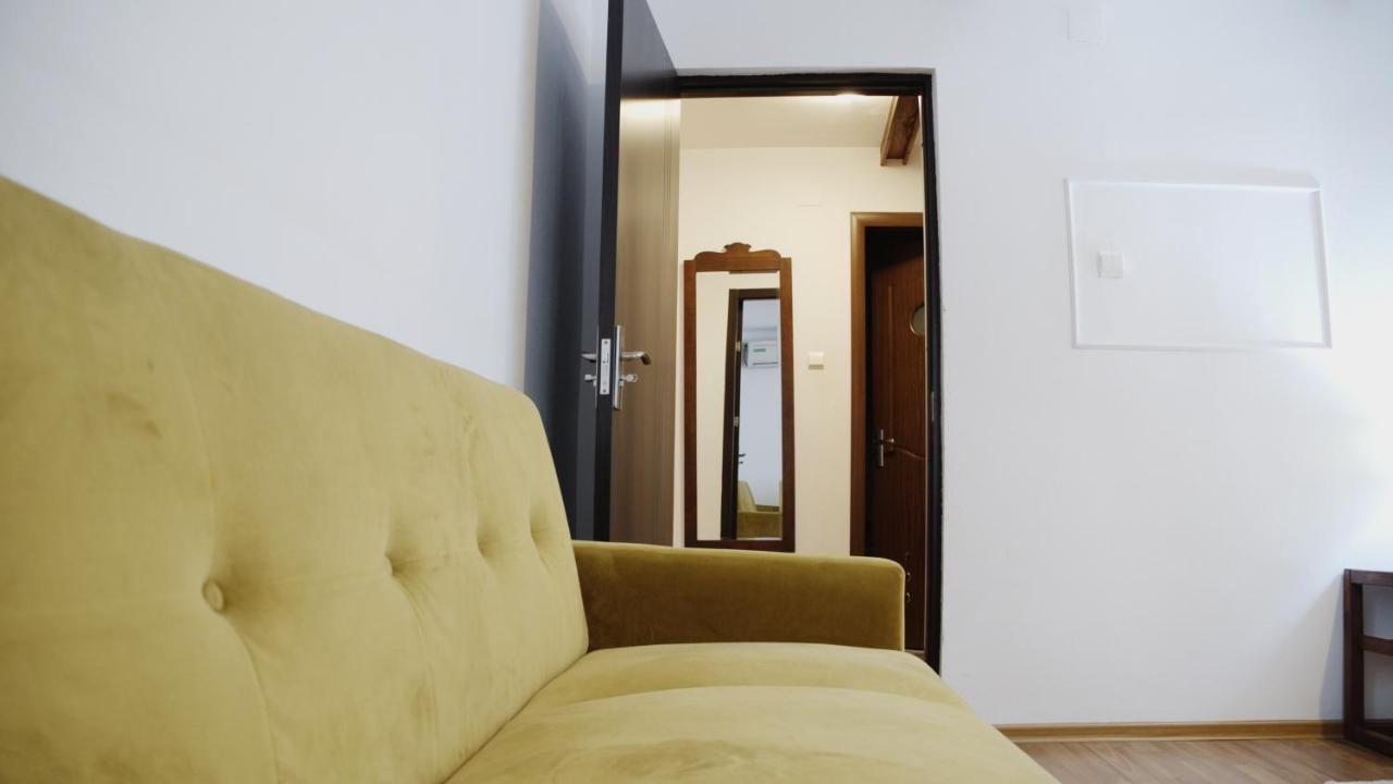Hotel Casa Colinelor Urlati Esterno foto