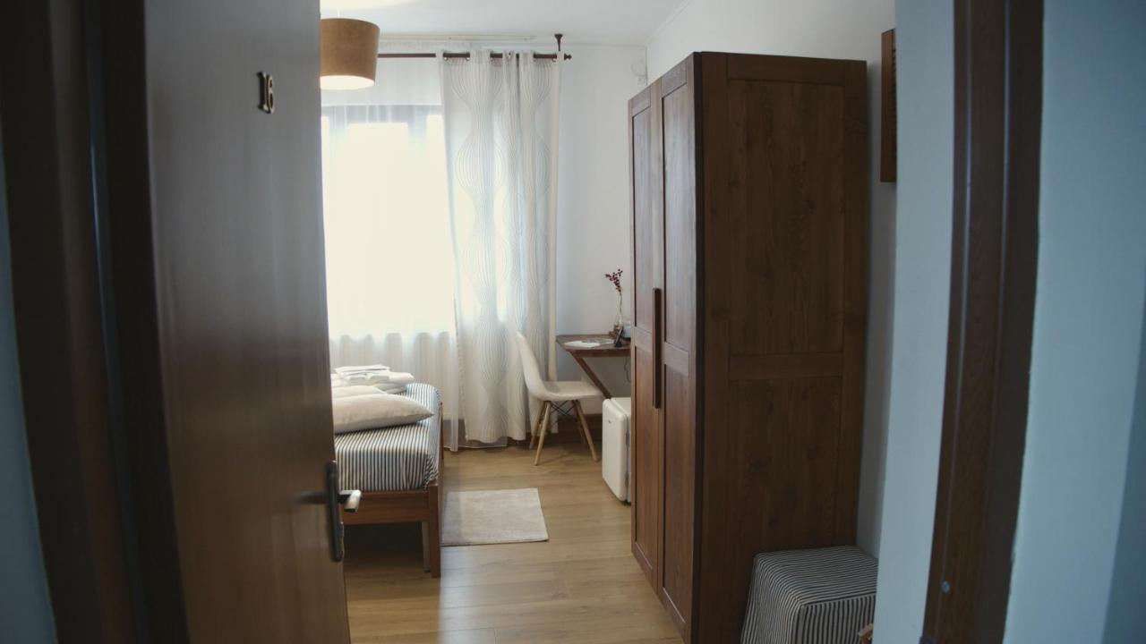 Hotel Casa Colinelor Urlati Esterno foto