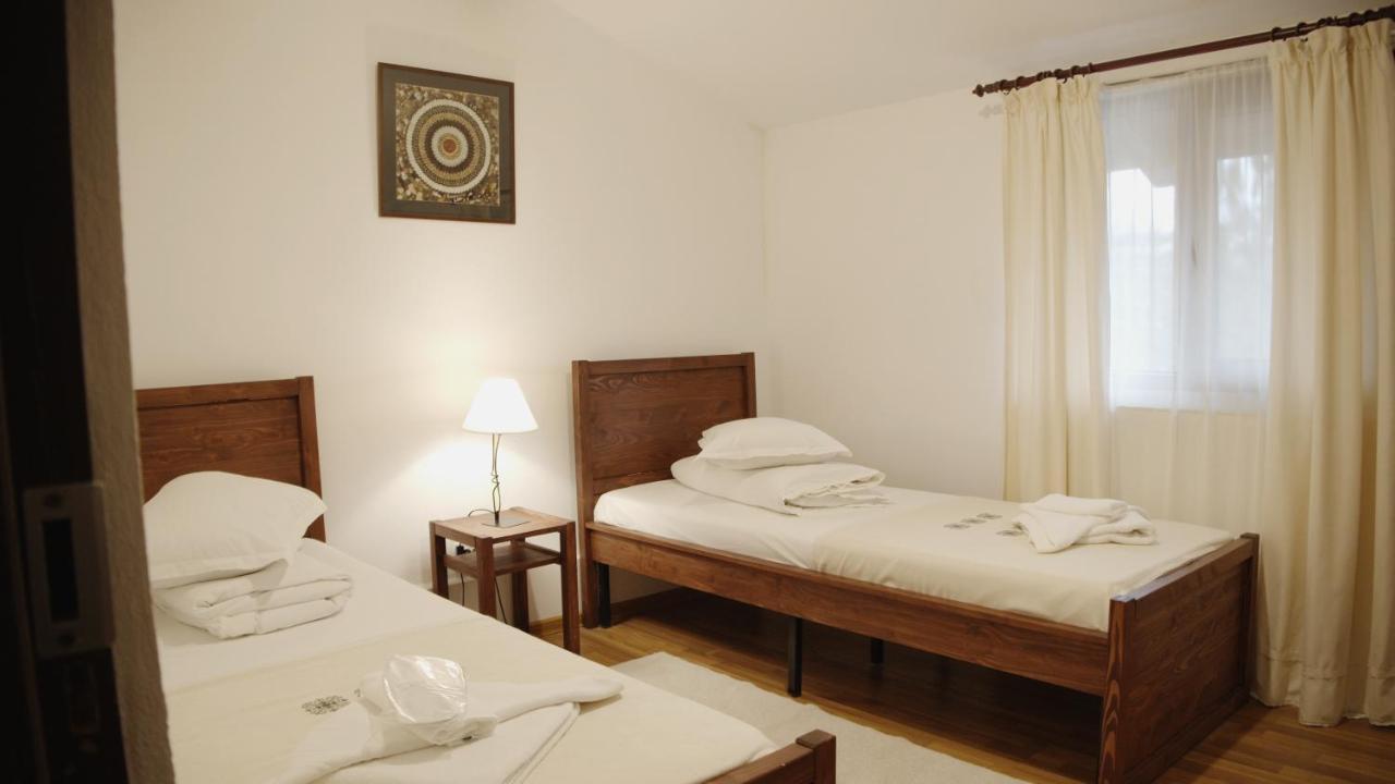 Hotel Casa Colinelor Urlati Esterno foto