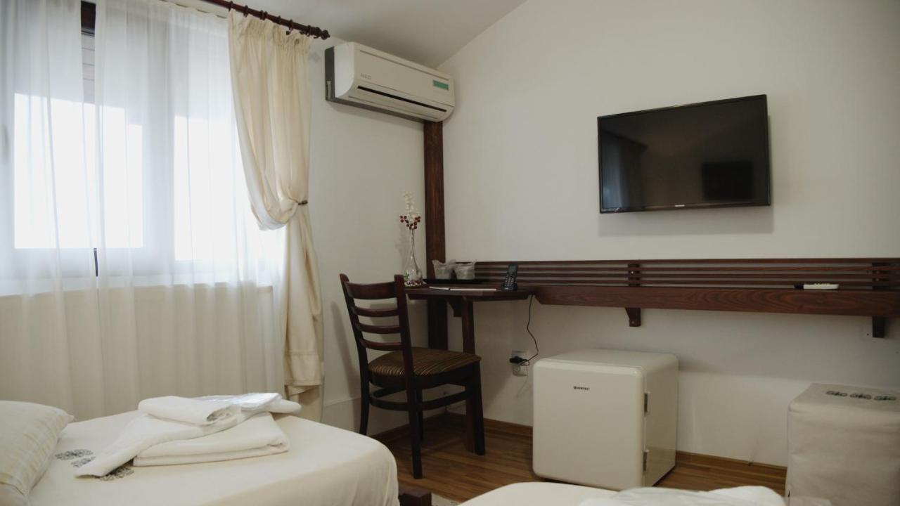 Hotel Casa Colinelor Urlati Esterno foto