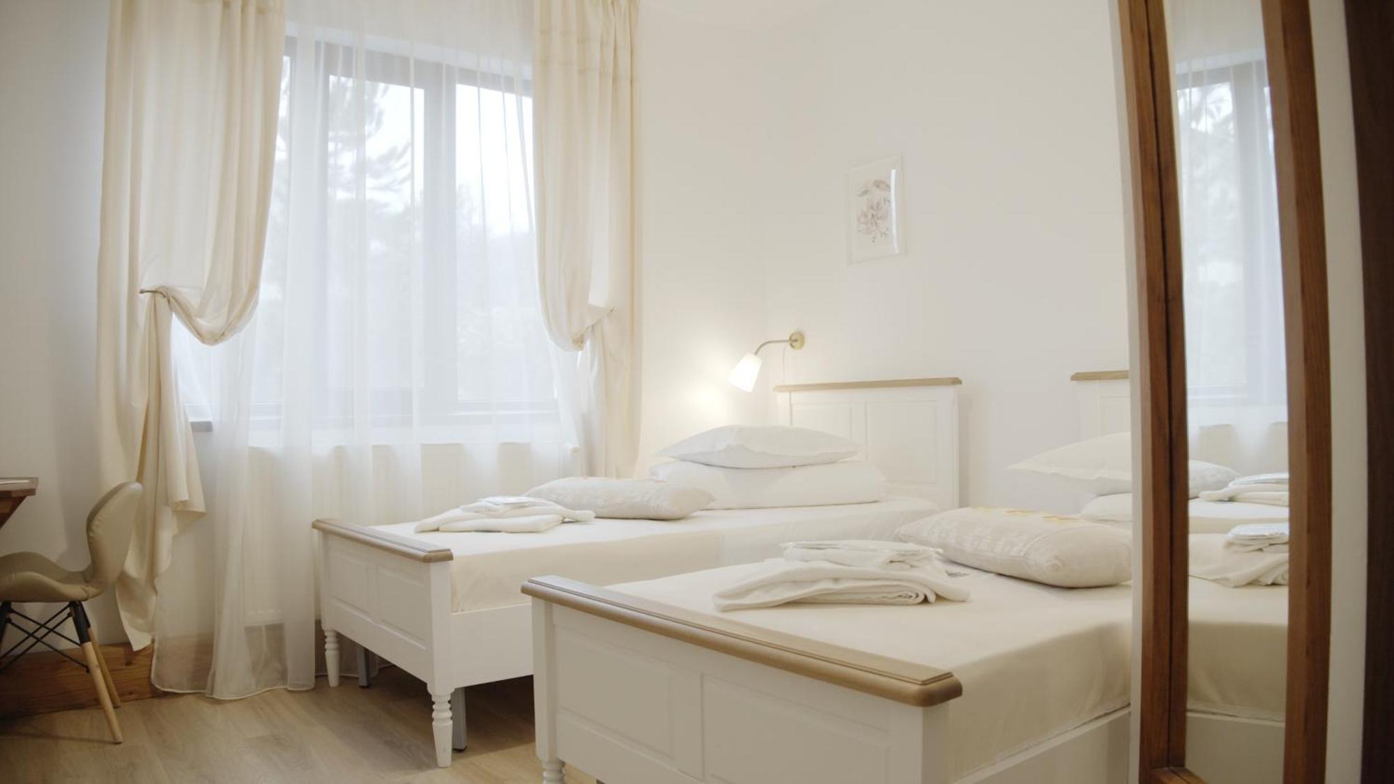 Hotel Casa Colinelor Urlati Esterno foto