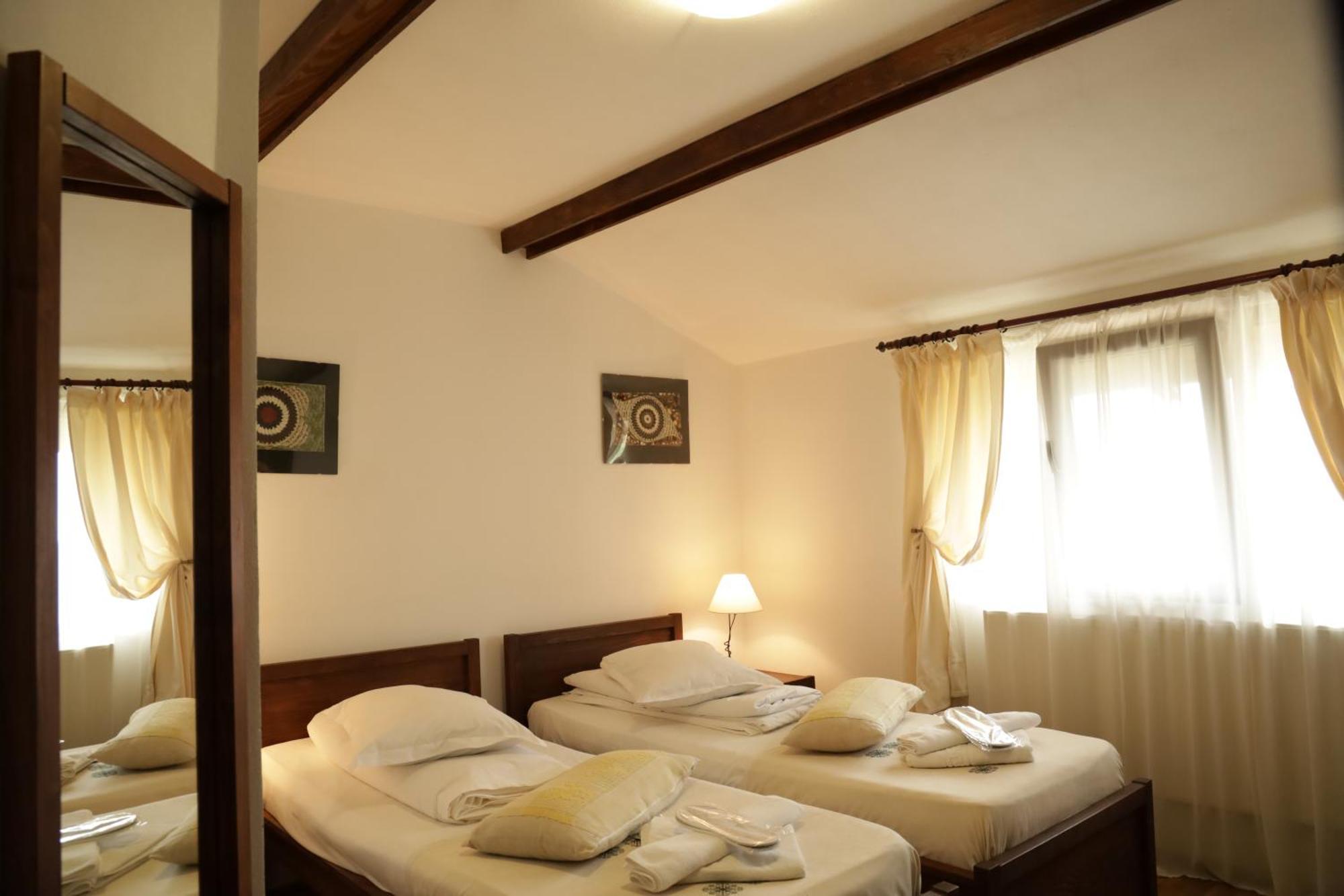 Hotel Casa Colinelor Urlati Esterno foto