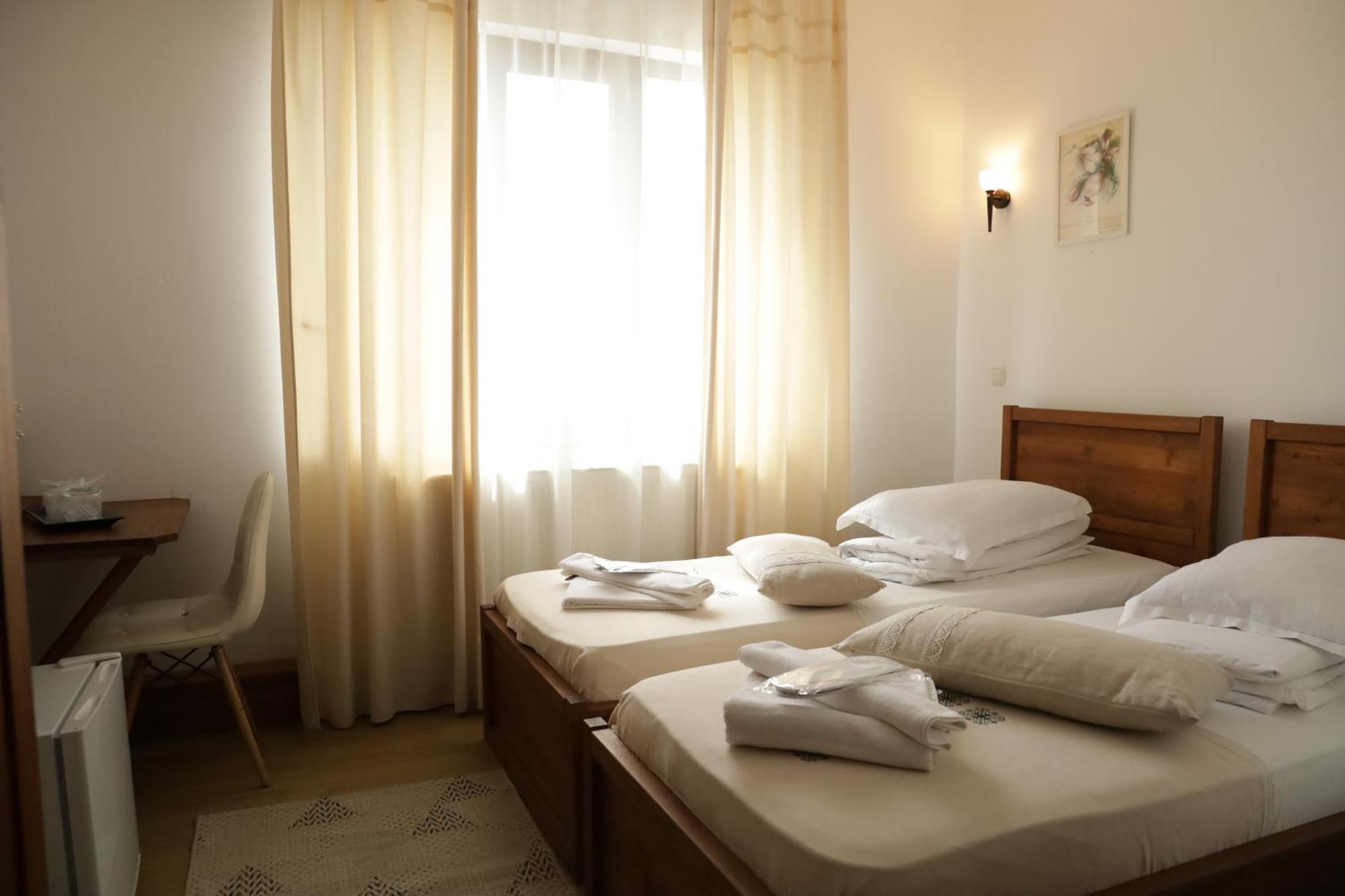 Hotel Casa Colinelor Urlati Esterno foto