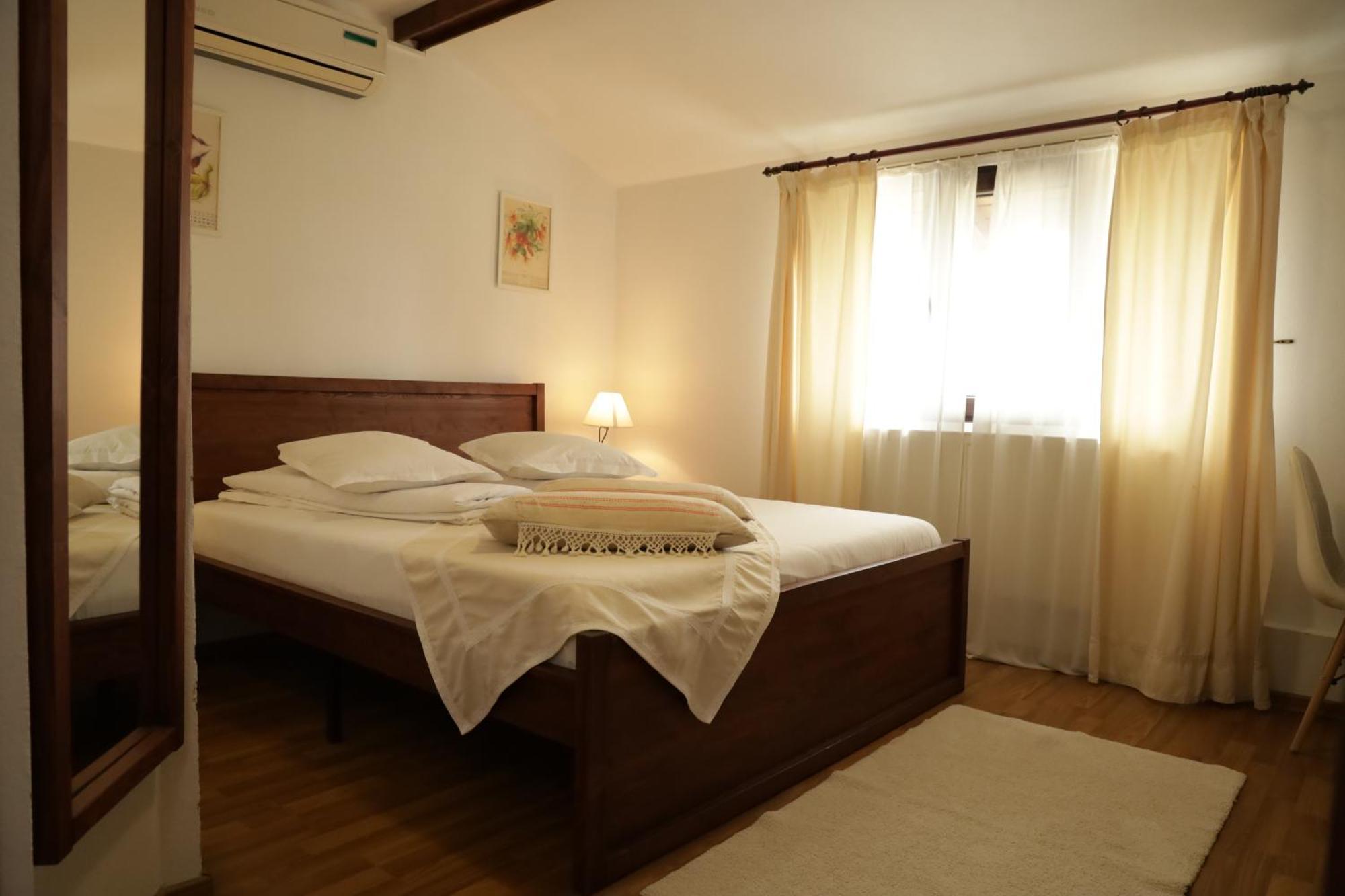 Hotel Casa Colinelor Urlati Esterno foto