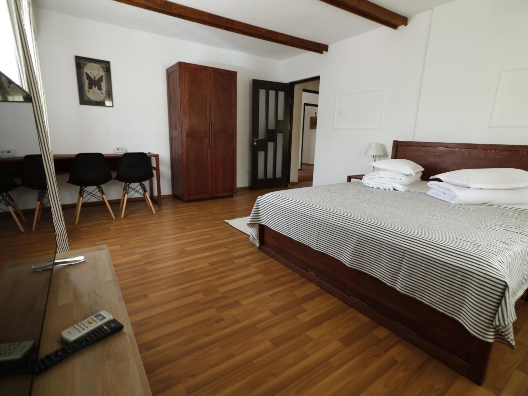 Hotel Casa Colinelor Urlati Esterno foto