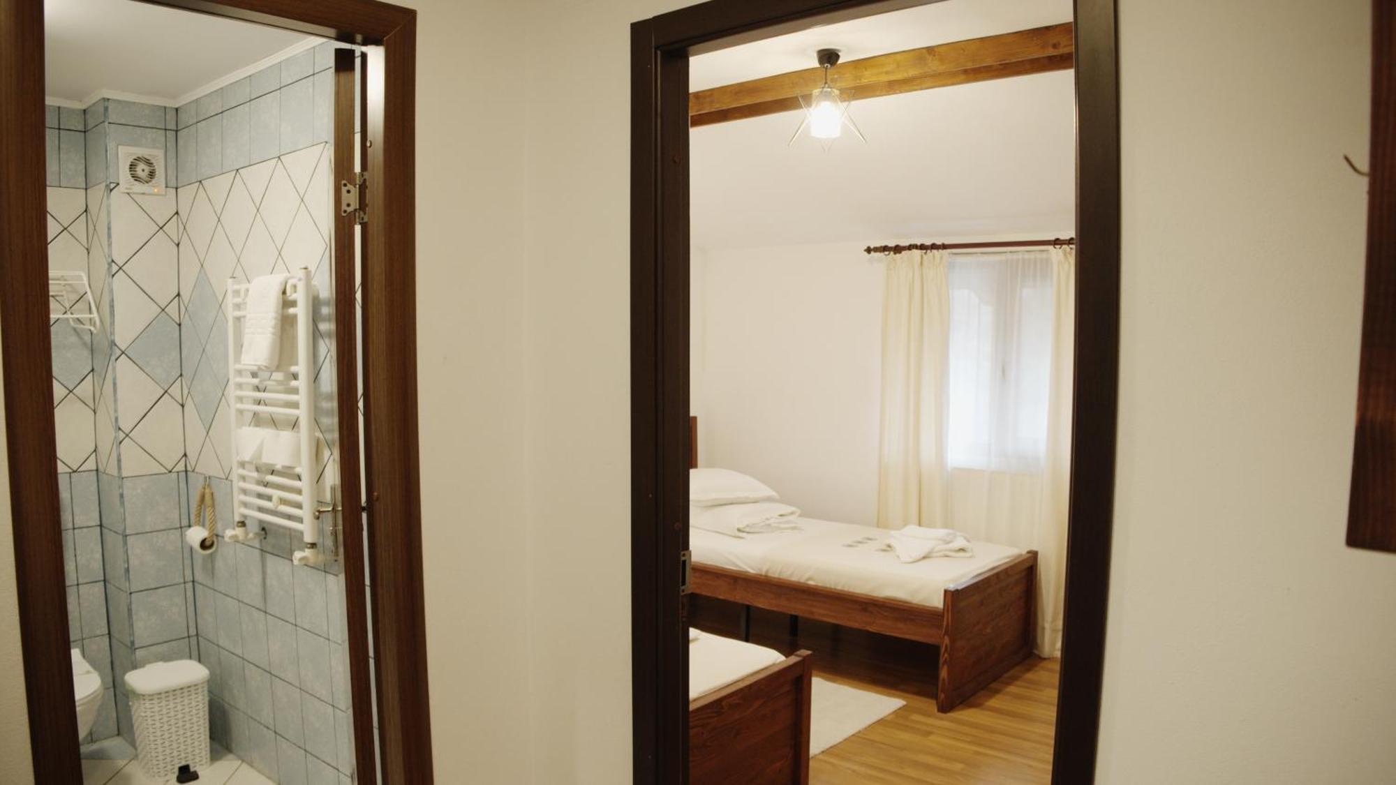 Hotel Casa Colinelor Urlati Esterno foto